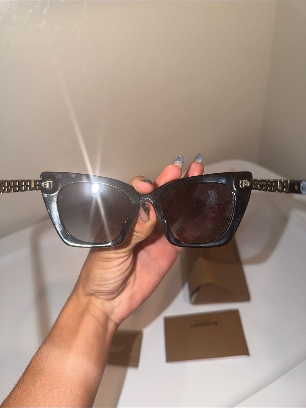 Burberry Black Sunglasses with Gold BURBERRY logo like new worn once - Picture 8 of 8
